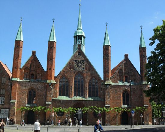 Lübeck: Hanseatic League History Walking Tour - Schiffergesellschaft guild hall: where sailors and merchants met