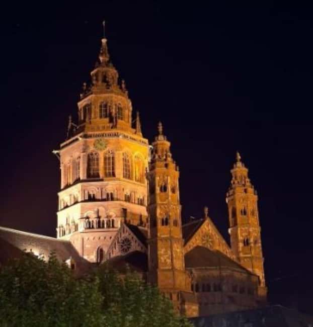 Mainz: guided evening tour of the Rhine embankment/old town in German and English - Jockel-Fuchs-Platz and Eisenturm, small stops with story power