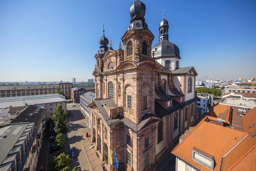 Mannheim, guided costume tour: Tour with Night Watchman - The Palace Church Area: Your First Context Hit Near the Baroque Heart