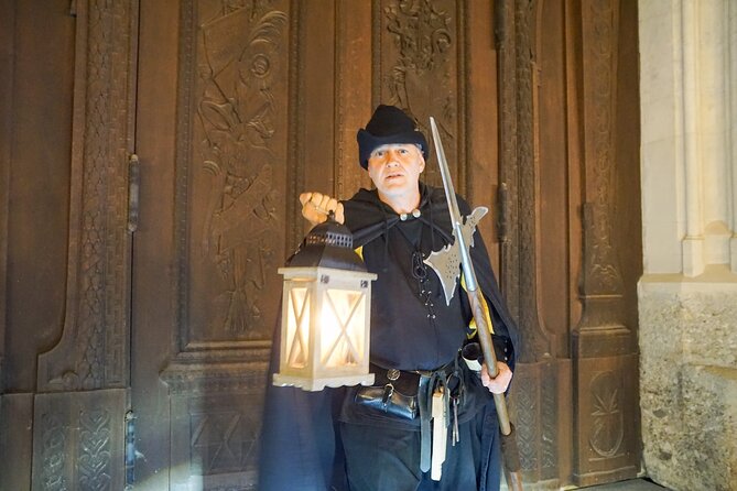 Medieval city tour with night watchman in Munich in German - Old Town Hall and the Talburg gate, plus a medieval halberd