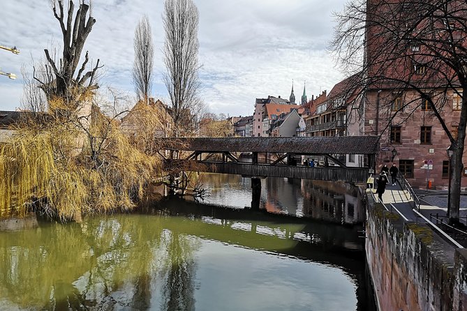 Medieval Tour in Nuremberg in Spanish - St. Lorenz y su historia de construcción