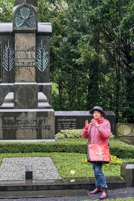 Melaten Friedhof: Guided tour with all senses - Curious details that sound odd, then make sense