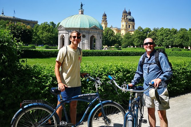 Mini Classic Bike Tour @ 4pm incl. Beer Garden & Surfers 2,5 hrs - Residenz and Hofgarten, from royal power to a calm breather