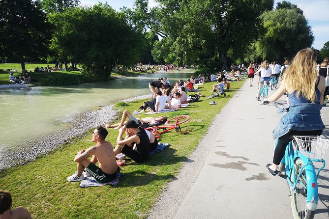 Mini Classic Bike Tour @ 4pm incl. Beer Garden & Surfers 2,5 hrs - Who this tour suits best (and who might be happier elsewhere)