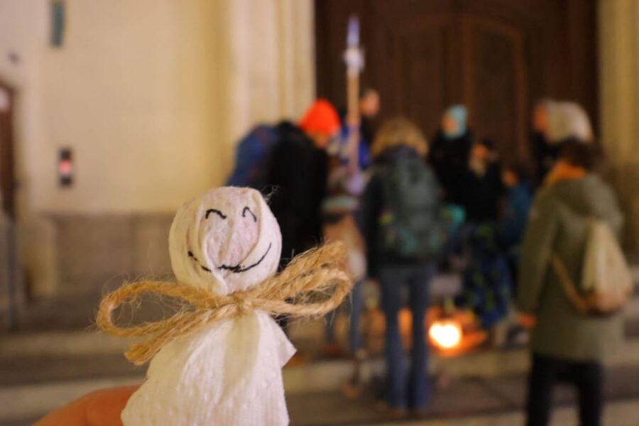 München: Der Nachtwächter für Kinder - Führung auf Deutsch - Finding the Night Watchman: Fischbrunnen Meet-Up Made Easy