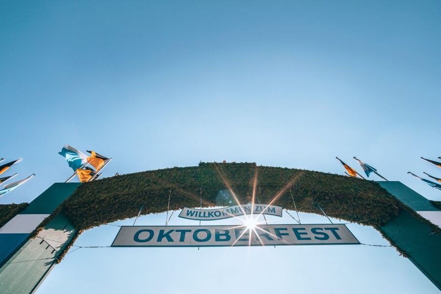 München: Oktoberfest Experience and Lunch in Tent - Reserved Table Inside the Traditional Beer Tent