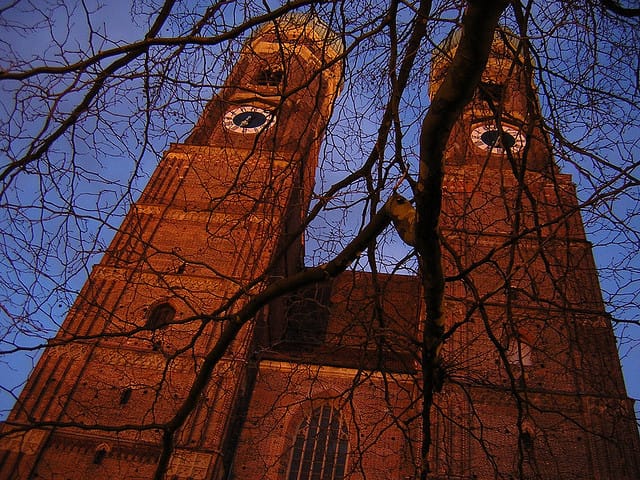 Munich: 3-Hour Culinary Nightwatch Tour - Tavern Start: Meat, Bread, and a Strengthening Drink