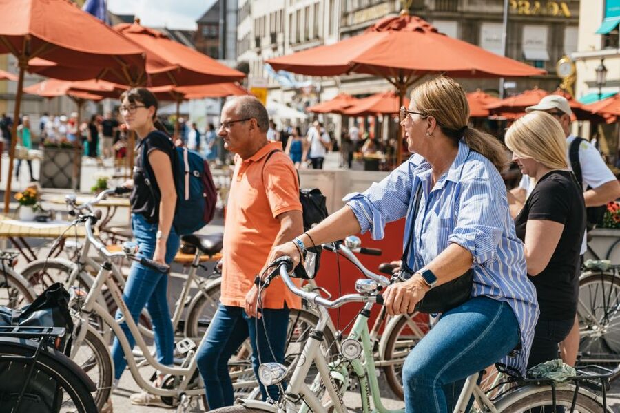 Munich 3-Hour Guided Bike Tour - Königsplatz and Pinakothek der Moderne: classicism meets modern art