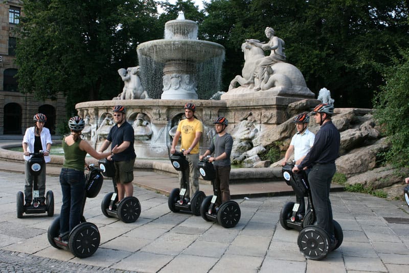Munich 3-Hour Segway Tour: Nazi Munich & Royal Architecture - Karolinenplatz and the early photo stops: quick wins and etiquette