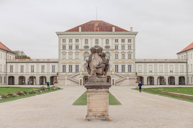 Munich City Hop-on Hop-off Tour - Onboard audio: multi-language headsets, but timing matters