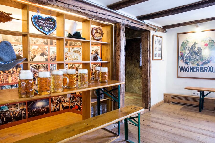 Munich: Food Tour Beer- 3 small beers & "Brotzeit" in GERMAN - Should you book this Munich beer and Brotzeit tour?