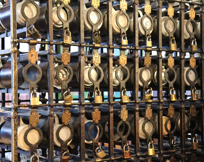 Munich: Food Tour Beer- 3 small beers & "Brotzeit" in GERMAN - Weisses Bräuhaus and Brotzeit: the slow down you’ll appreciate