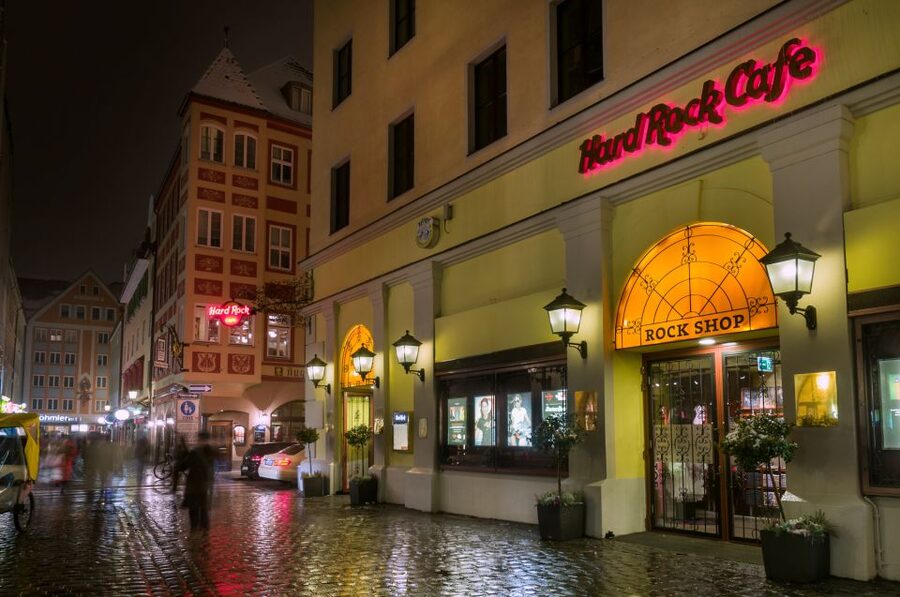 Munich: Hard Rock Cafe with Set Menu for Lunch or Dinner - Priority seating and skip-the-line, what you gain