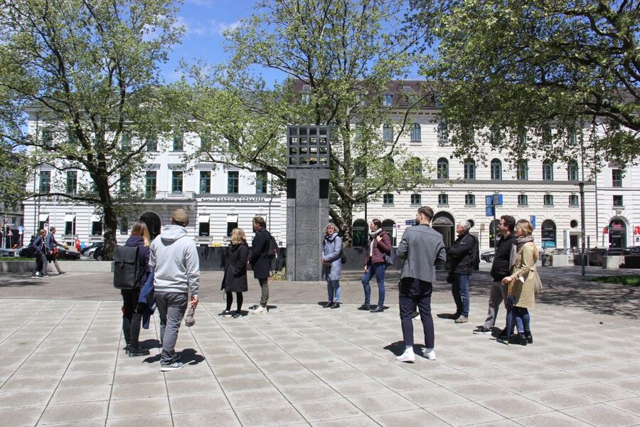 Munich: Historical Walking Tour on the Rise of Hitler - Marienplatz Start: Getting oriented on the rise of Hitler