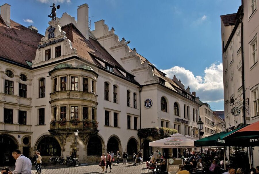 Munich: Hofbräuhaus Guided Tour with 1 Beer - Where the Tour Starts: Marienplatz, New Town Hall, and a Clean Setup