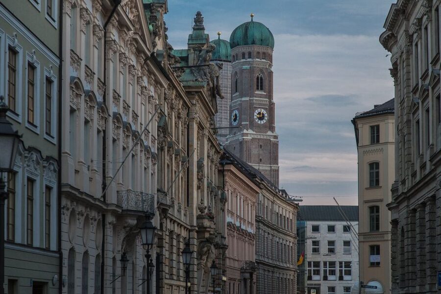 Munich - Illuminati & other Secret Societies, Tour in German - Freemasons and the Medieval Dombau Huts