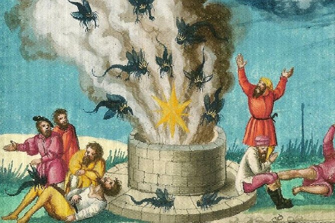 Munich Macabre Group Walking Tour - Alter Hof: royal power, a shocking murder, and Talhoffer combat