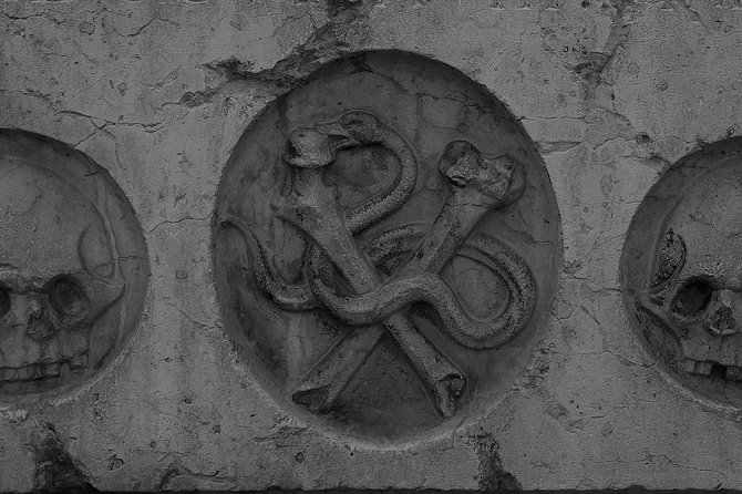 Munich Macabre Group Walking Tour - Meeting at Marienplatz: what to expect on the ground