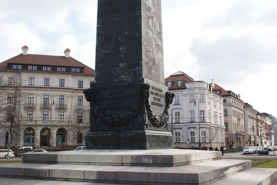 Munich: Nazi History 2-Hour Small Group Walking Tour - The Guide Makes or Breaks a Dark Walking Tour