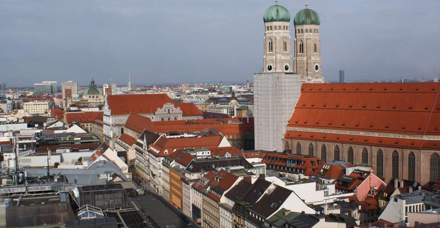 Munich: Nazi History 2-Hour Small Group Walking Tour - Getting Your Bearings at Marienplatz, the City’s Busy Starting Line
