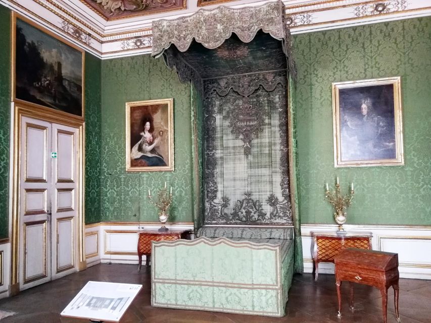 Munich: Nymphenburg Palace with official Guide - Elector and electress rooms, power with a personal angle