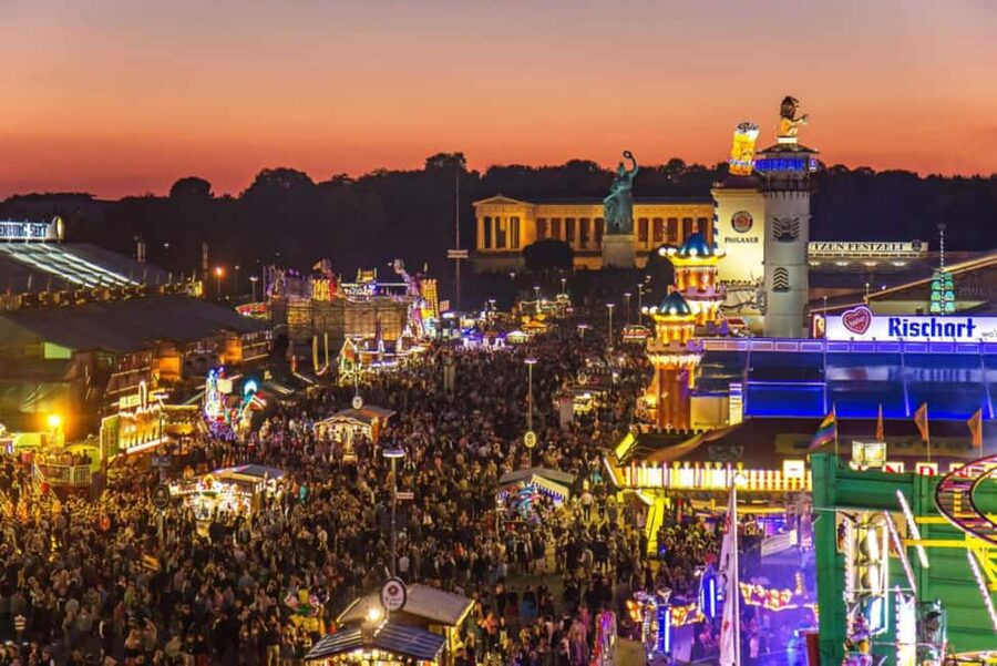 Munich: Oktoberfest Big Beer Tent Evening including table reservation - Oktoberfest in a reserved tent table mindset