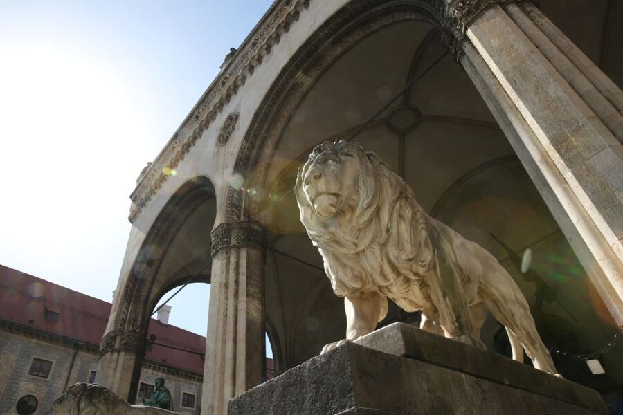 Munich: Old Town Guided Walking Tour - Why Marienplatz is the smart starting point