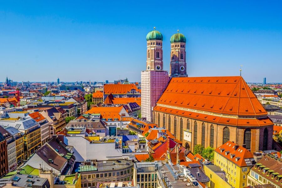 Munich: Old Town & Viktualienmarkt City Walk in German - Timing, walking pace, and what to wear