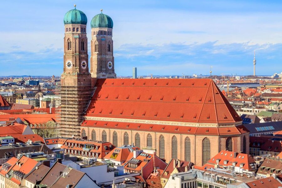 Munich: Old Town & Viktualienmarkt City Walk in German - German-only tour and the no-video rule
