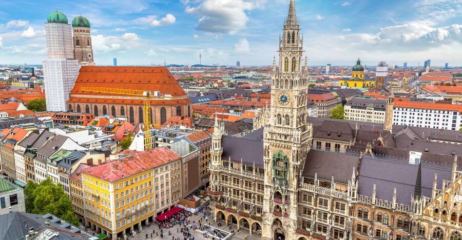 Munich: Old Town & Viktualienmarkt City Walk in German - Frauenkirche and Theatine Church: two landmark stops with real narrative