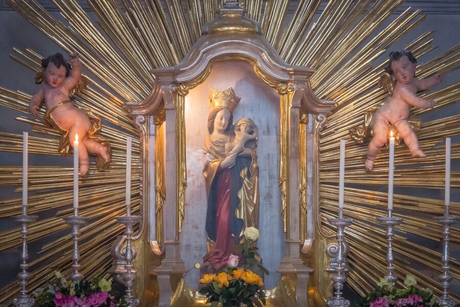 Munich: Places of Luck in Munich - Holy Spirit Church: Where Miracle Madonnas Enter the Story