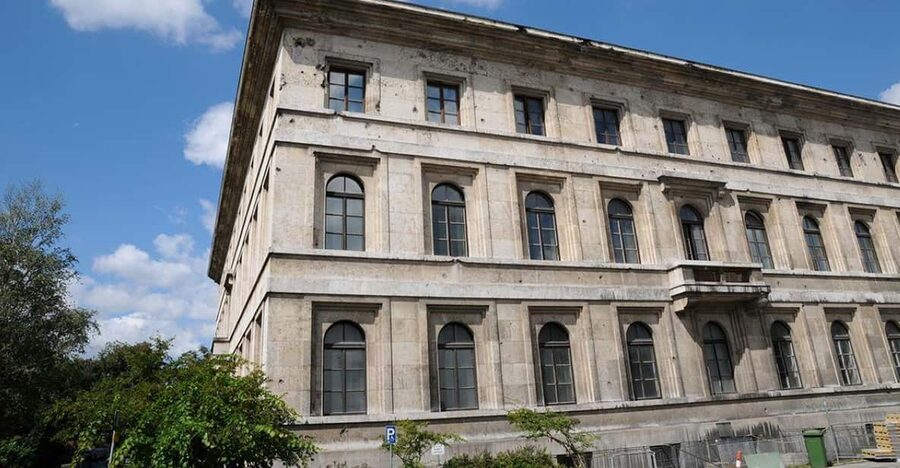 Munich: Private or Group Third Reich and WWII Walking Tour - Marienplatz to Königsplatz: walking the Nazi street story