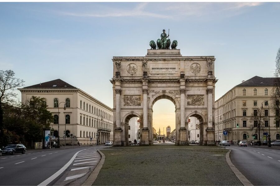 Munich : Private Walking Tour with A Guide (Private tour) - English Garden breaks and people-watching that feels like Munich
