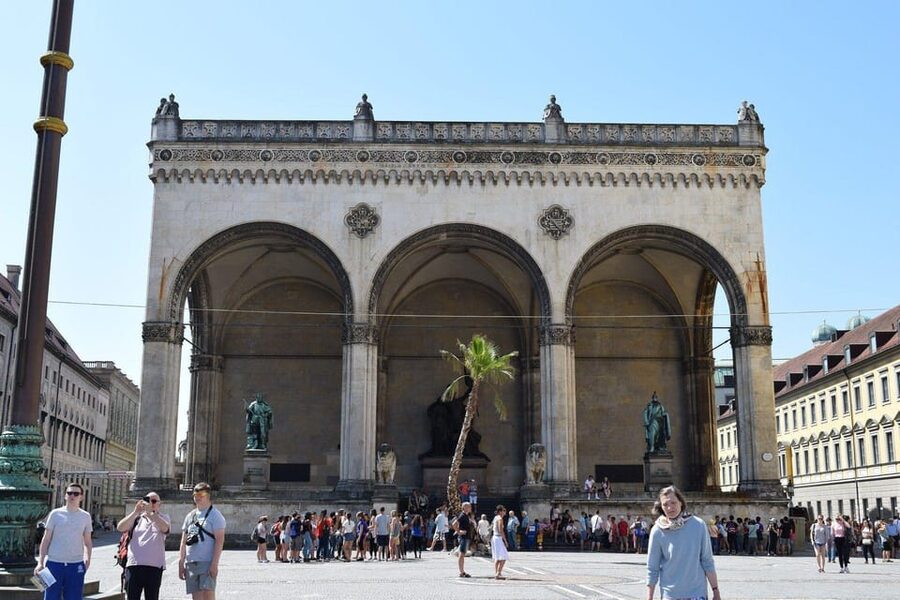 Munich Private Walking Tour with the BMW Museum and BMW Welt - Marienplatz, town halls, and the Glockenspiel: Getting the center view quickly