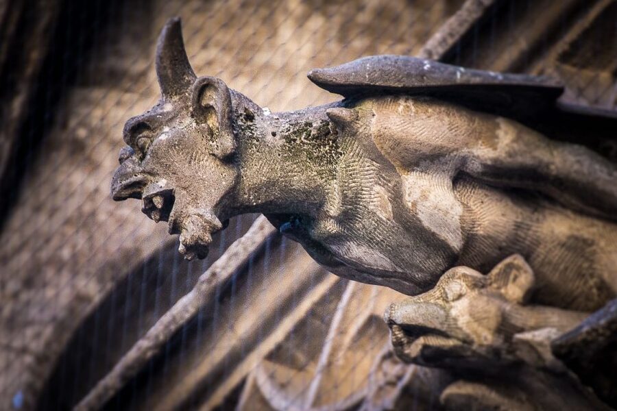 Munich: Spooky Tour of Old Town in German - Angerviertel atmosphere, lively streets with a dark side