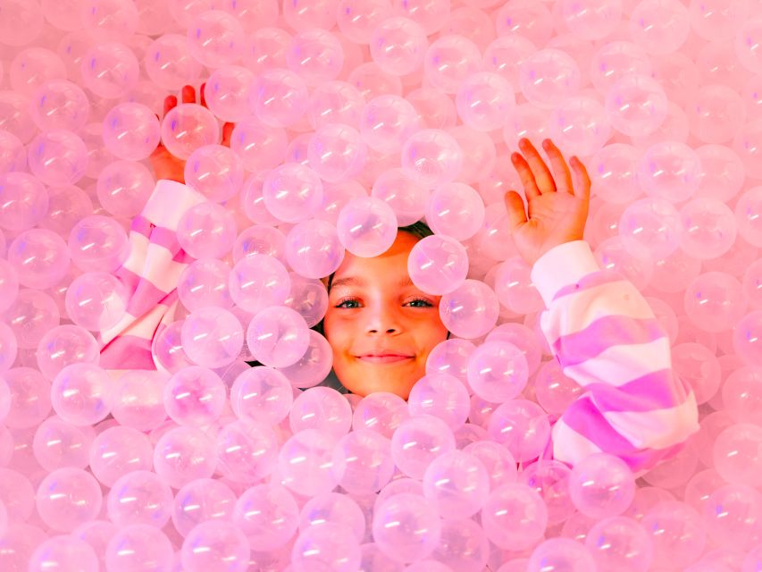Munich: Studio of Wonders Entry Ticket - Walk-through installations that make posing simple with friends