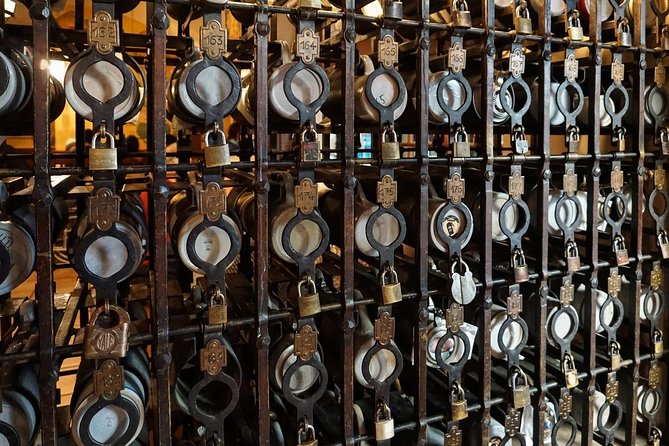 Munich - the essential walking tour - Stop 2: New Town Hall and the Glockenspiel love story
