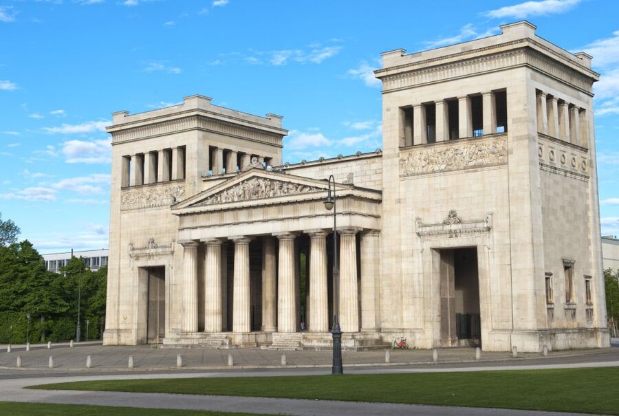 Munich: Third Reich and World War II Private Guided Tour - Following the Beer Hall Putsch route to Feldherrnhalle and Odeonsplatz
