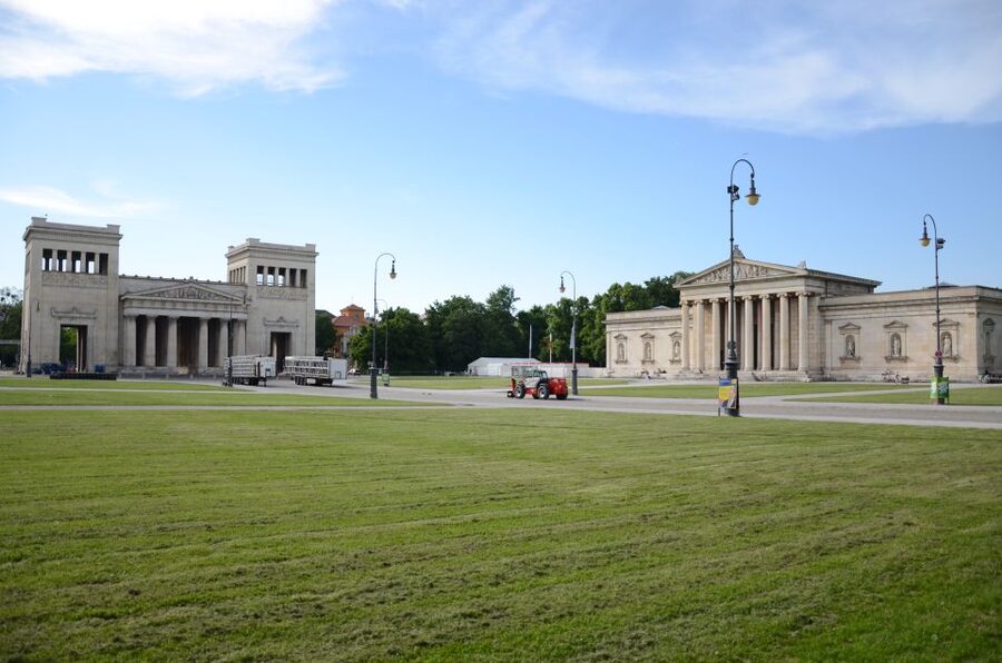 Munich: Third Reich Guided City Walking Tour - What the guide does well, and why reviews rate it highly