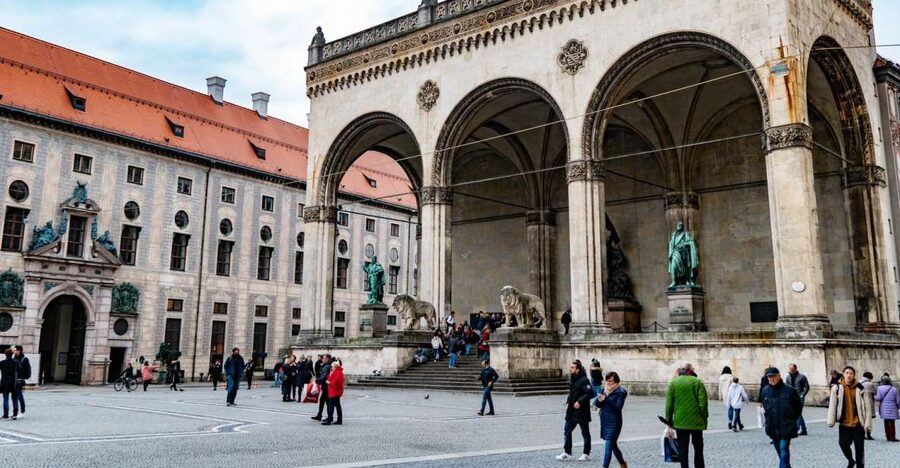 Munich: Third Reich Guided City Walking Tour - The political origin path, Odeonsplatz to Hofbräuhaus
