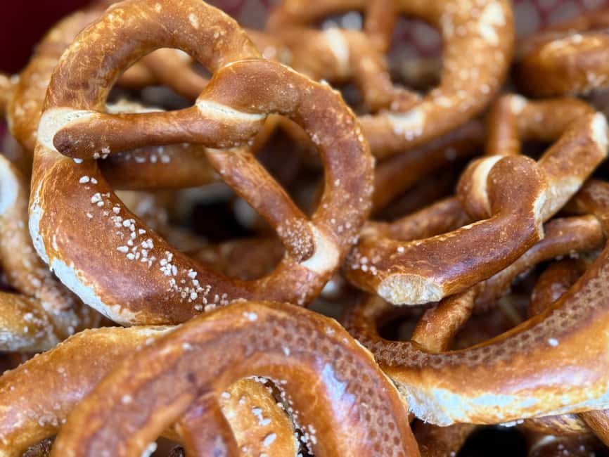 Munich: Viktualienmarkt Food Tasting Tour in German - The Tasting Plan, 8 Stalls and 6 Samples (Here’s How to Think About It)