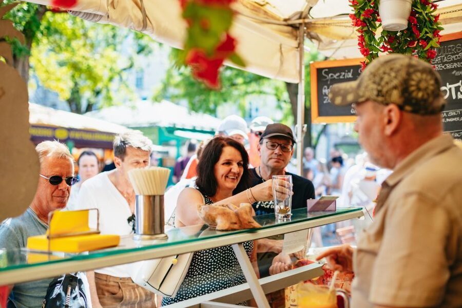 Munich: Viktualienmarkt Food Tour - Timing and pace: 150 minutes that feel like a meal plan, not a sprint