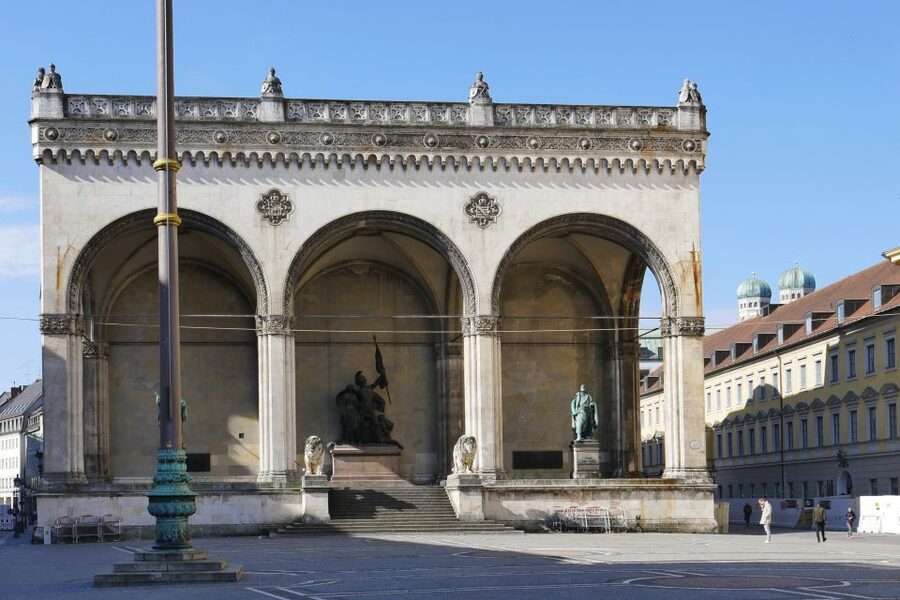 Munich: Walking Tour Old Town 3D VR Tour in GERMAN - Key things worth knowing before you go