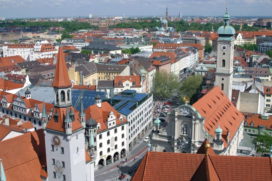 Munich: Walking Tour Old Town and Viktualienmarkt - Munich Residenz area to Odeonsplatz: architecture that makes you slow down
