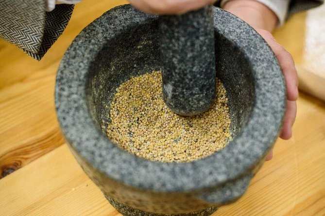 Mustard-Guided Manufaktur Sightseeing, tasting and factory sales - One hour to learn the mustard basics (and the parts people skip)