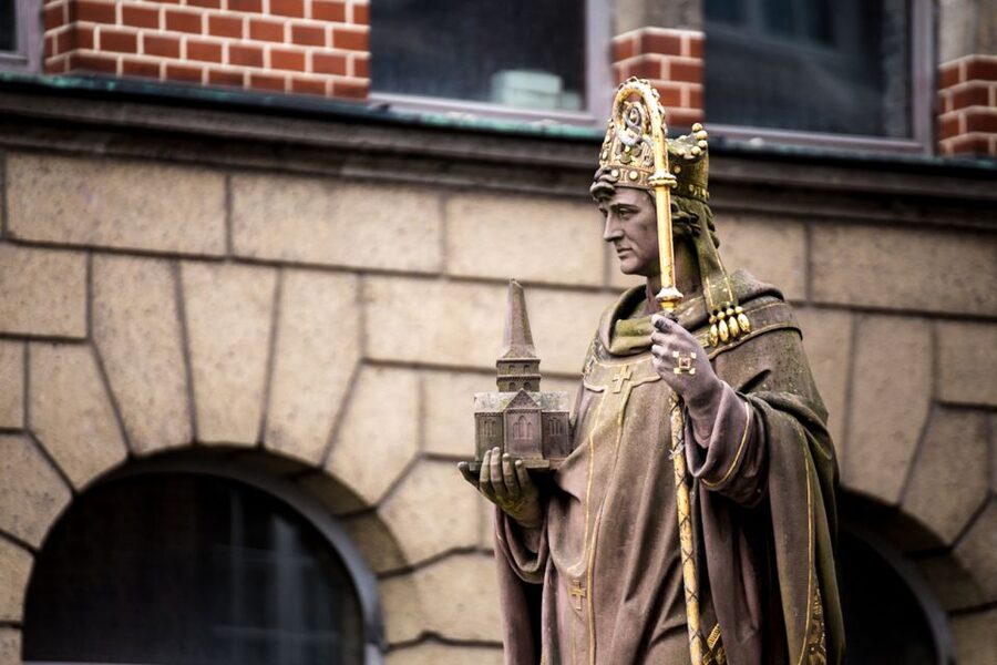 Mystical Hamburg - Walking Tour in German - German-only storytelling, and how to make it work