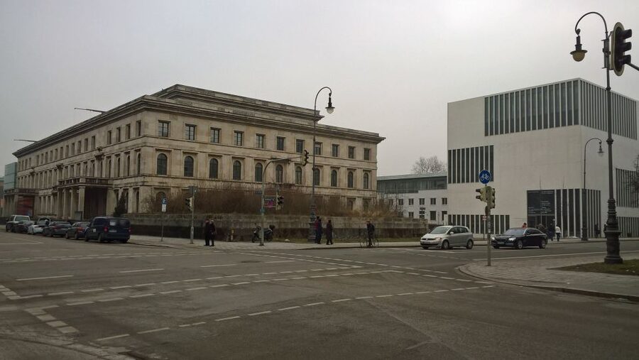 National Socialism WWII with licensed guide - private tour - Feldherrnhalle twice, because symbolism works in layers