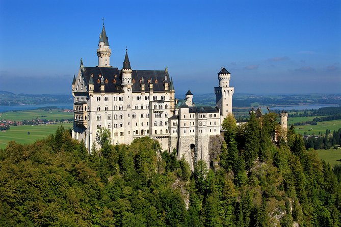 Neuschwanstein Castle and Linderhof Palace Day Trip from Munich - Oberammergau Stop: Quick Town Glimpses and Lüftlmalerei