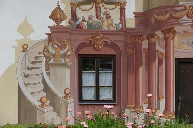 Neuschwanstein Castle and Linderhof Palace Day Trip from Munich - Getting on the Bus: Meeting Point, Timing, and Group Flow
