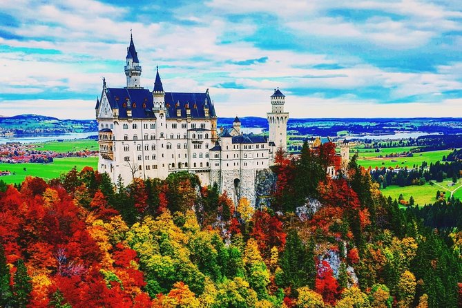 Neuschwanstein Castle Skip-the-Line Private Tour for Groups - Oberammergau Zentrum: lunch and shopping with Passion Play roots